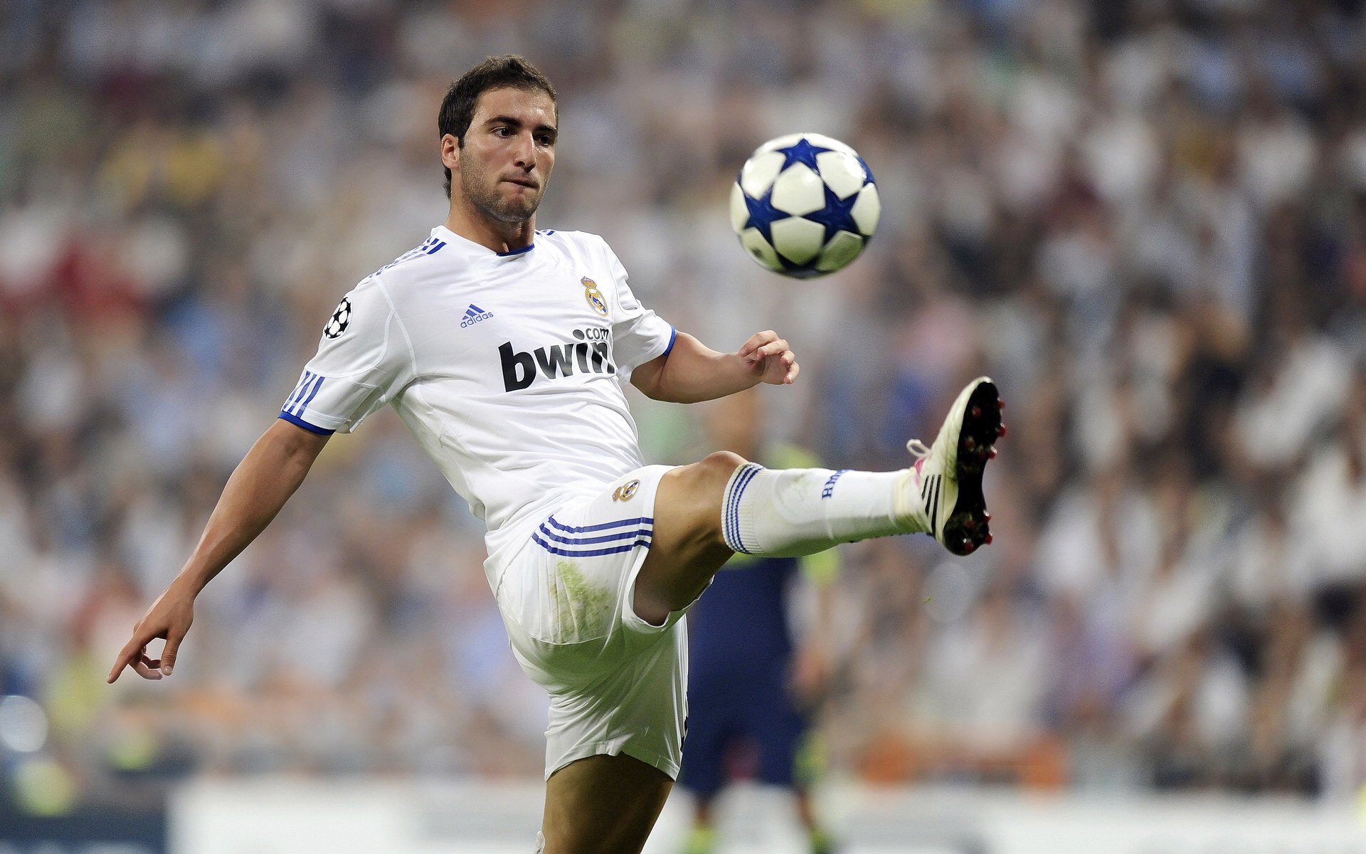 “西甲引援频繁，球队补强迎战关键战役”，西甲引进中国球员