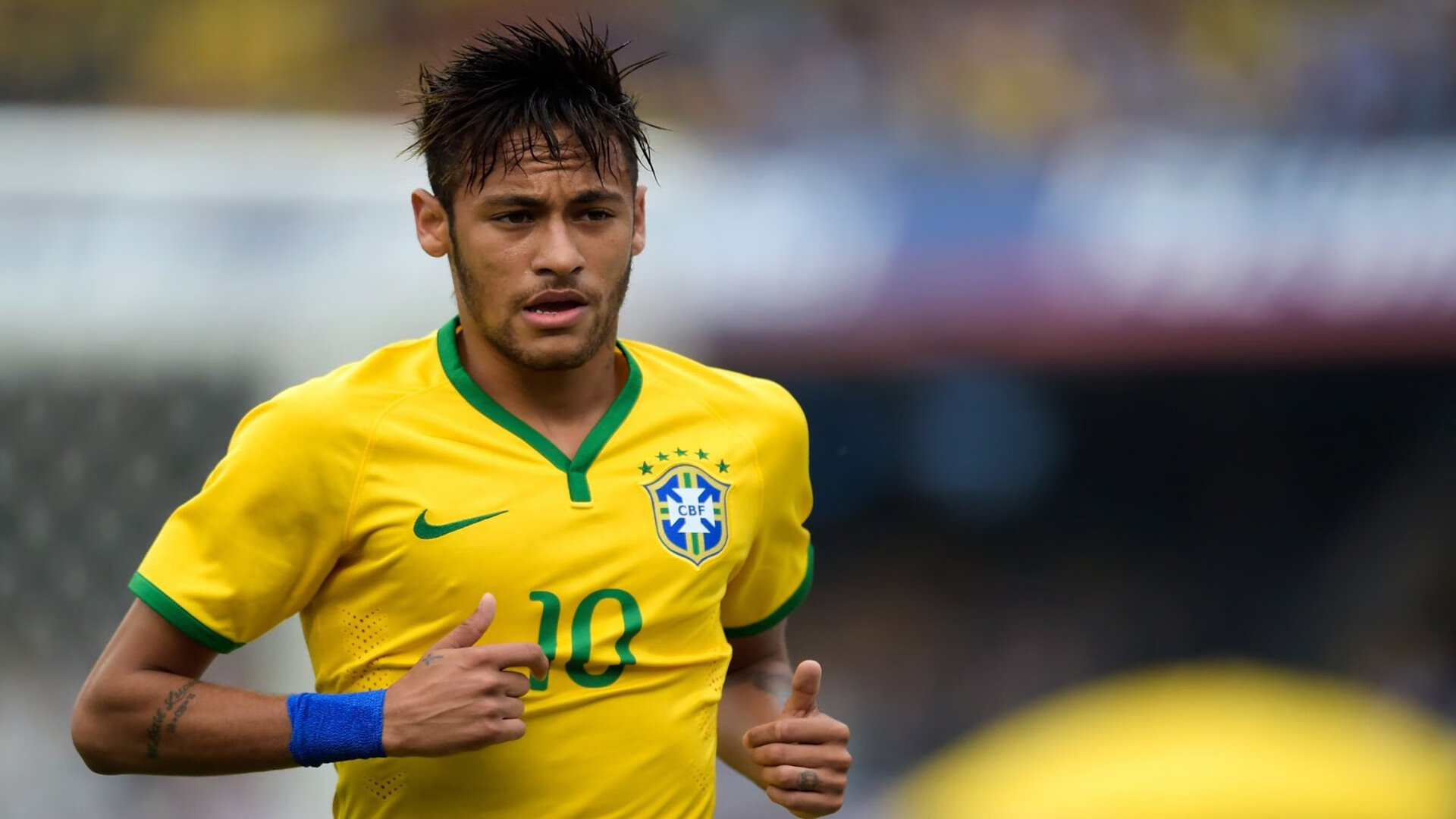 高尔夫球赛决赛日，谁能捧起荣誉奖杯？，高尔夫比赛奖品